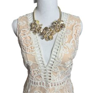 NWT Gardenia Mother of Pearl Necklace